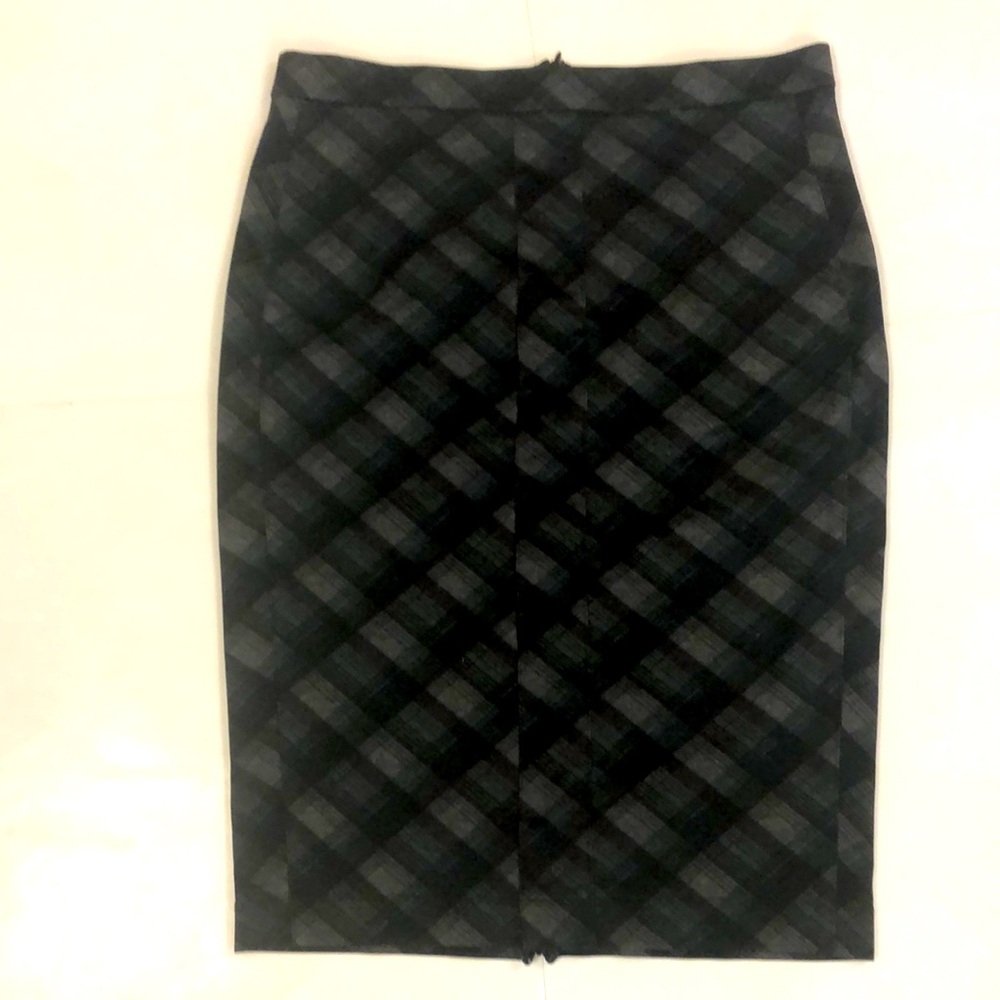 Femme 42 L USA Skirt Pencil Grey Blue Plaid Zipper Slit back Excellent Condition